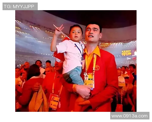 姚明粉丝热情高涨齐聚一堂共同庆祝篮球传奇的辉煌时刻