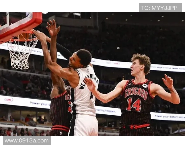 森林狼队再度调整阵容,备战与马刺队的比赛 森林狼队再度调整阵容,备战与马刺队的比赛